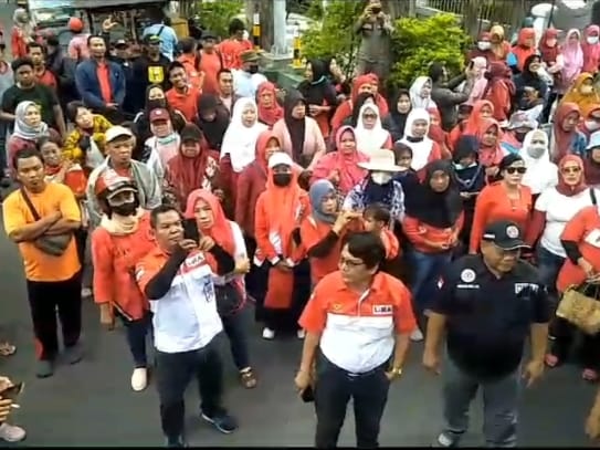 Perjuangan Hak Buruh, DPD LSM LIRA Sidoarjo Dampingi Eks Buruh PT HSI Hearing dengan DPRD