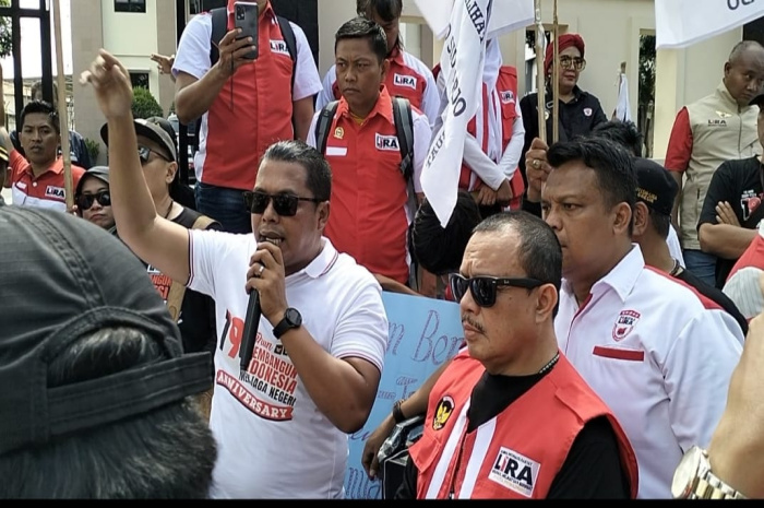 LSM LIRA Jatim Gelar Aksi Damai di Pengadilan Tipikor Surabaya