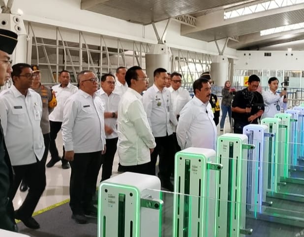 Menteri Imipas RI Tinjau Fasilitas Autogate di Bandara Juanda Surabaya