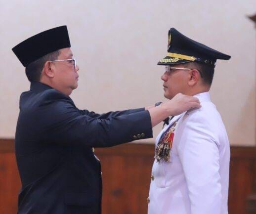 Pj. Gubernur Jatim Adhy Karyono Lantik Aries Agung Paewai sebagai Pj Wali Kota Batu