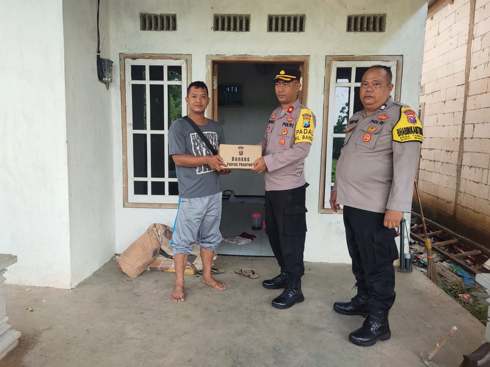 Kapolres Pasuruan Salurkan Bantuan untuk Korban Puting Beliung di Bangil