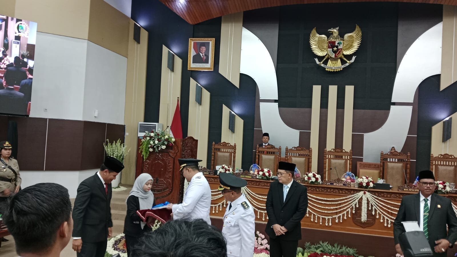Bupati Pasuruan sampaikan pidato perdana, visi & misi untuk 5 tahun ke depan di gedung DPRD kabupaten Pasuruan