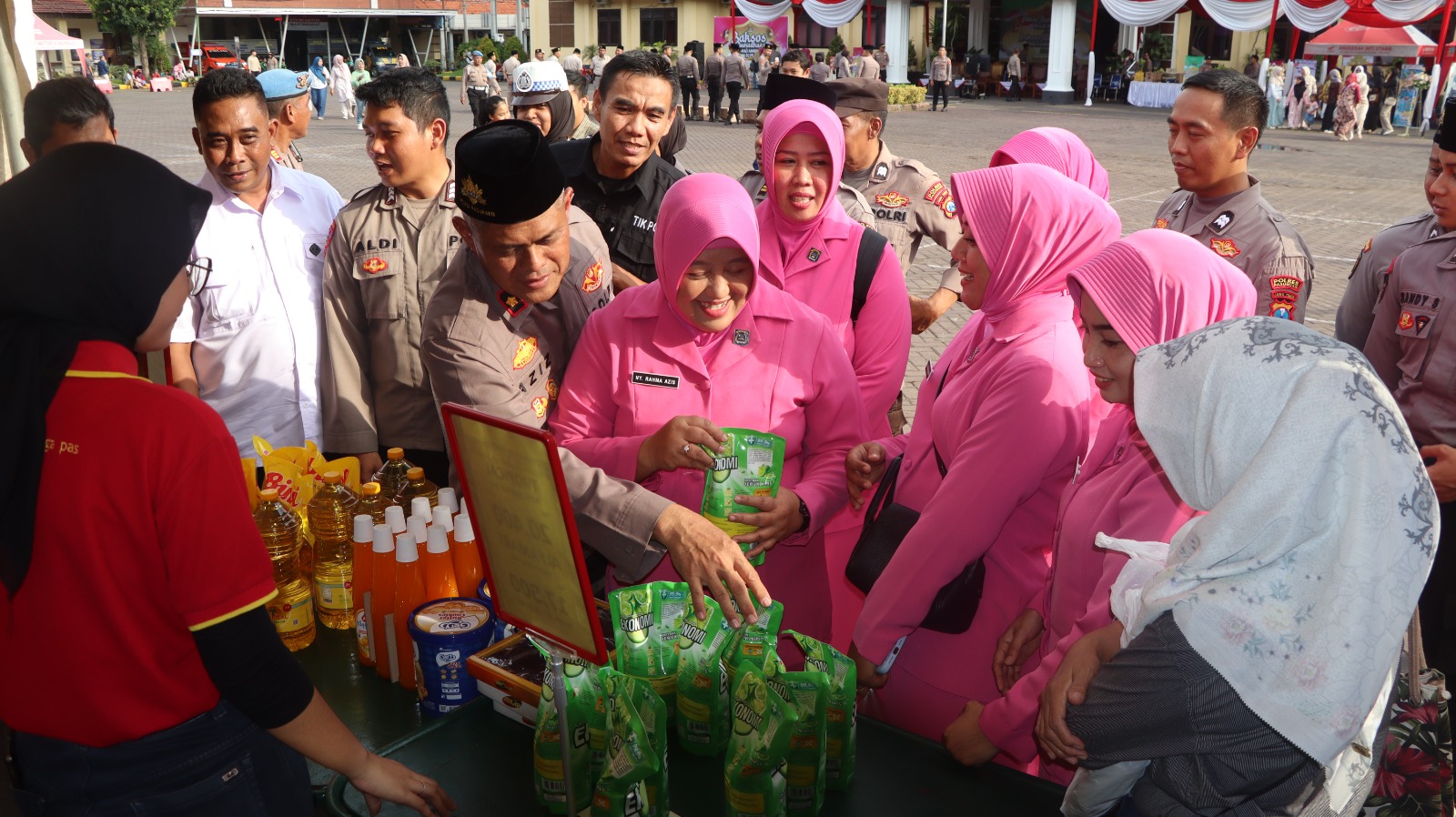 Jelang Lebaran, Polres Pasuruan Sediakan Sembako Murah untuk Warga