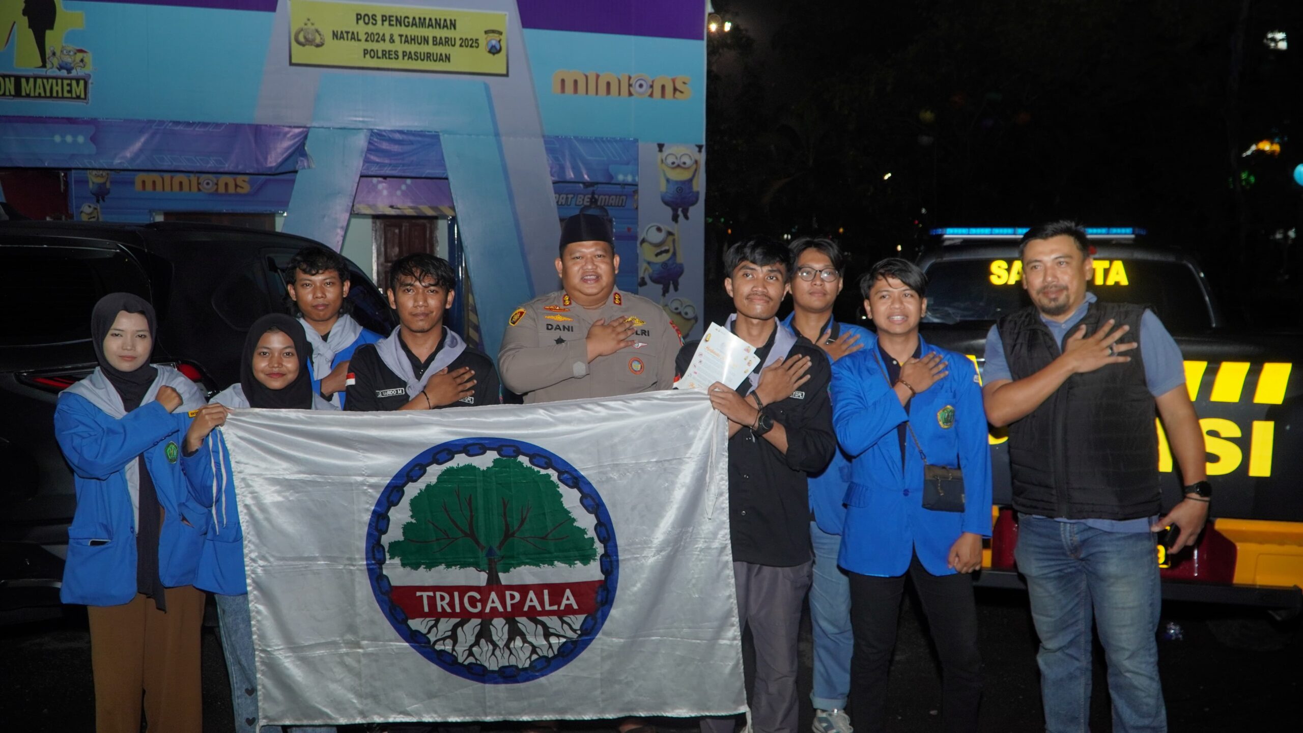 Polres Pasuruan dan Mahasiswa Gelar Sahur On the Road, Sembari Berbagi Makanan kepada Masyarakat