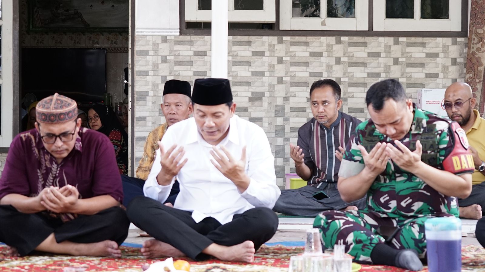 Bupati Sidoarjo Subandi Takziah ke Rumah Duka Korban Hanyut di Pantai Balekambang