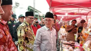 H.Shobih Asrori selaku Wakil Bupati Pasuruan yang hadir dalam pagelaran Grebek Syawal Sewu Kupat