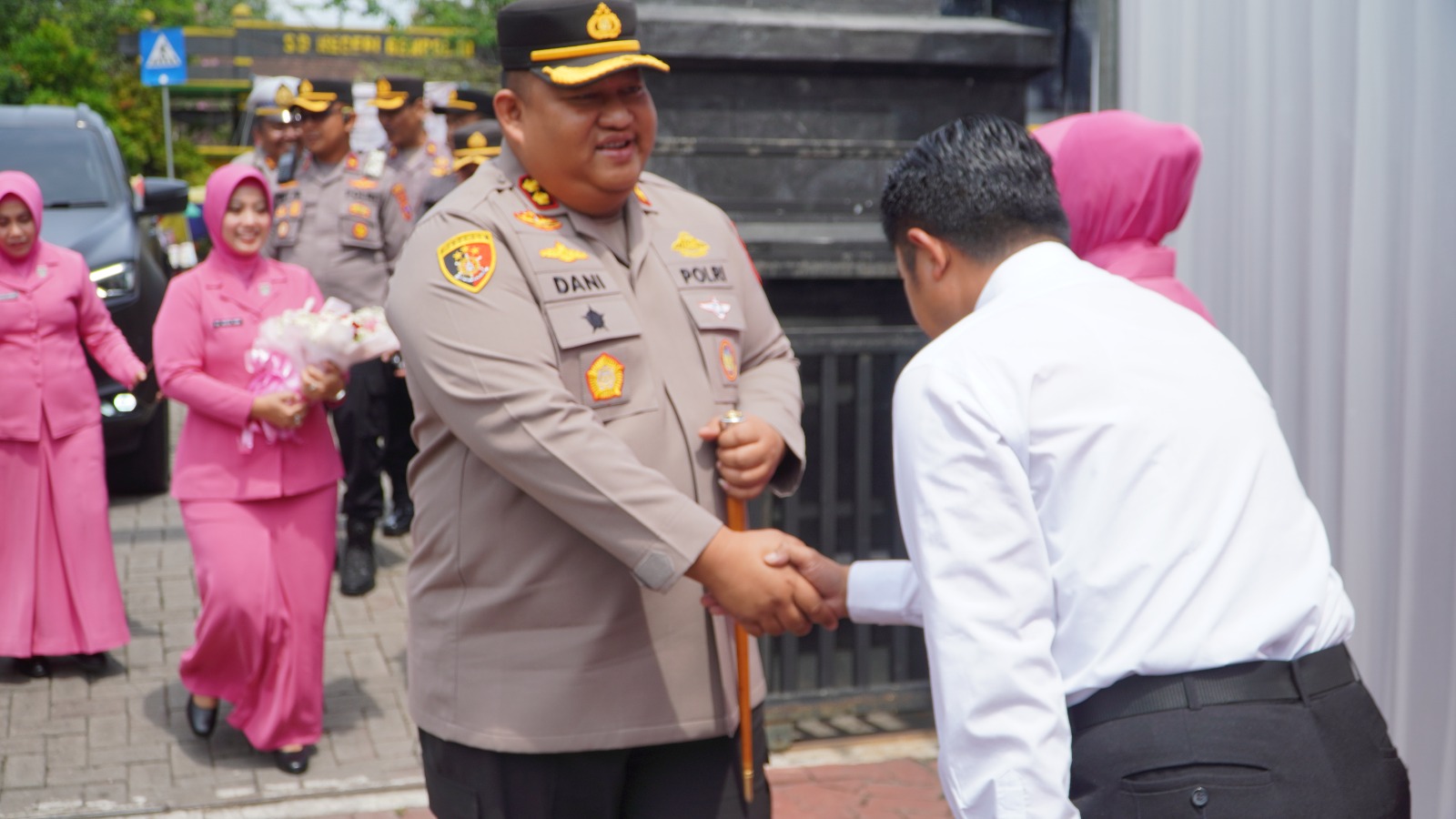 Kunjungan Kerja ke Polsek Gempol, Kapolres Ingatkan Sikap Humanis Dalam Melayani Masyarakat