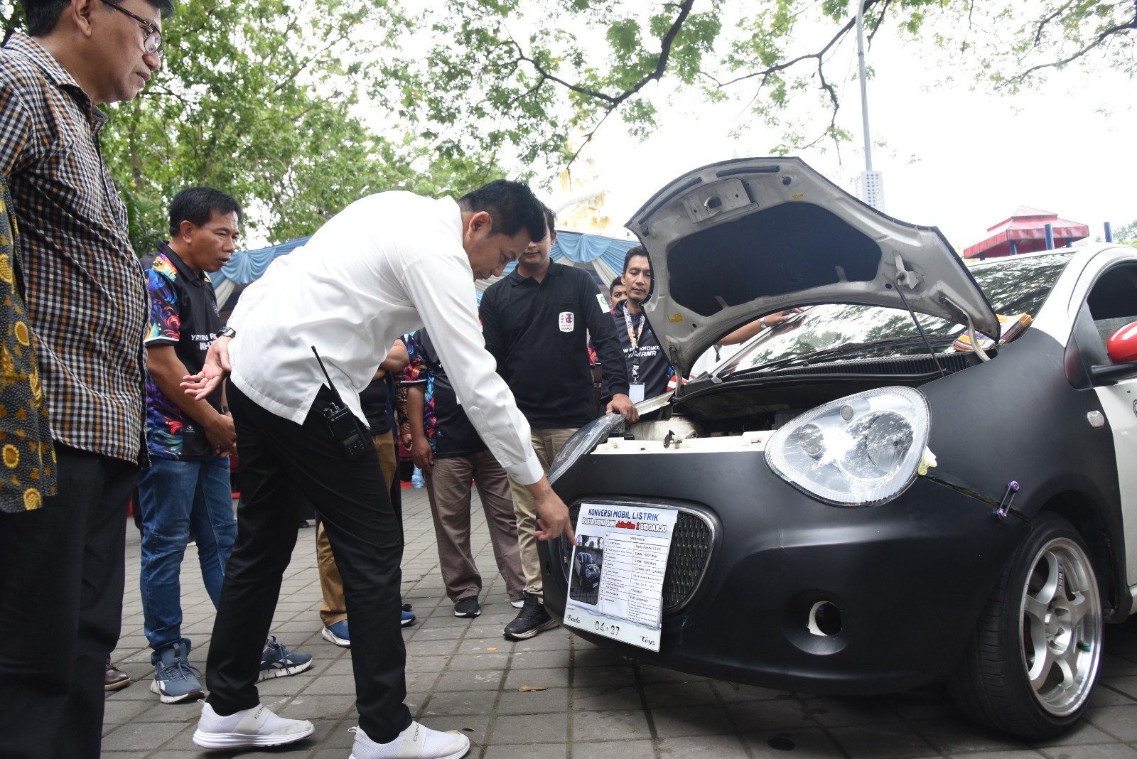 Pamerkan Mobil Listrik hingga Pembangkit Listrik, Bupati Sidoarjo H. Subandi Apresiasi Antartika Fair 2025