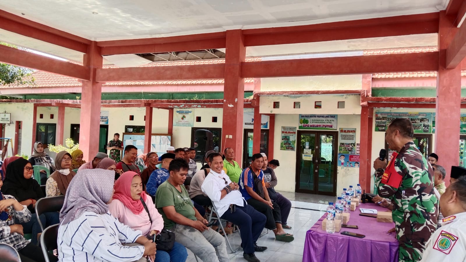 Warung pinggir aliran sungai sebani terancam ditutup