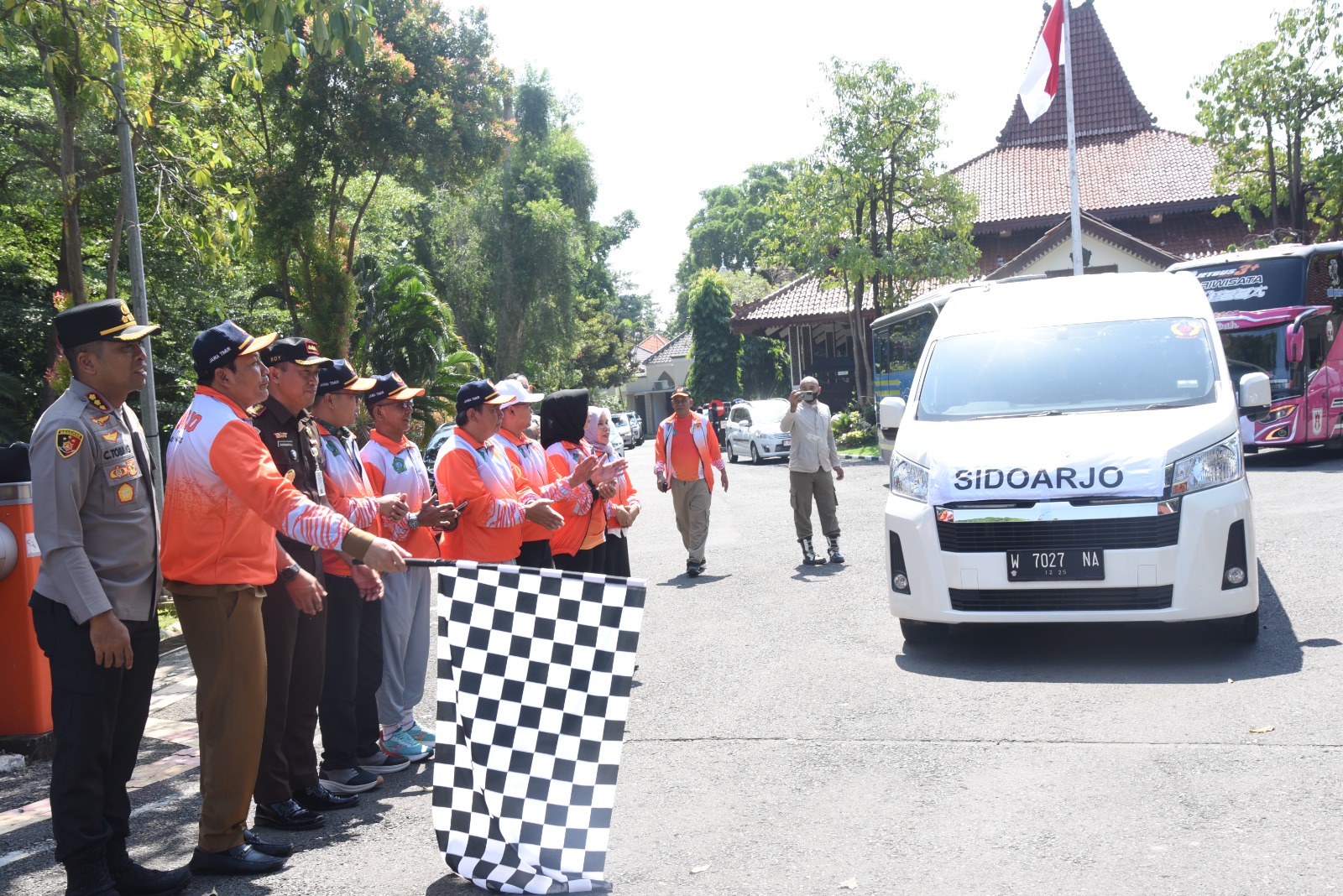 Atlet Porprov Jatim IX Dilepas Bupati dan Didoakan Kyai Untuk Rebut Medali