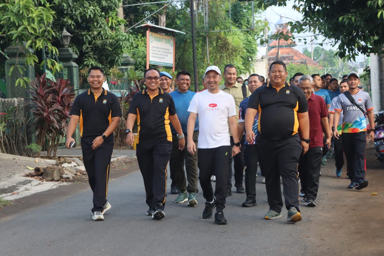 Olahraga Bersama Warnai Peringatan Hari Bhayangkara ke-79 di Mapolres Pasuruan