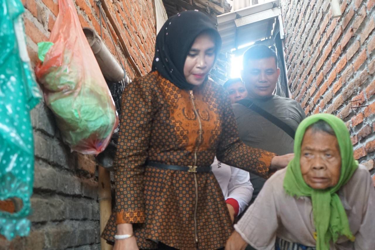 Wabup Sidoarjo Sidak Rumah Mbah Mesna, Lansia Umur 90 Tahun