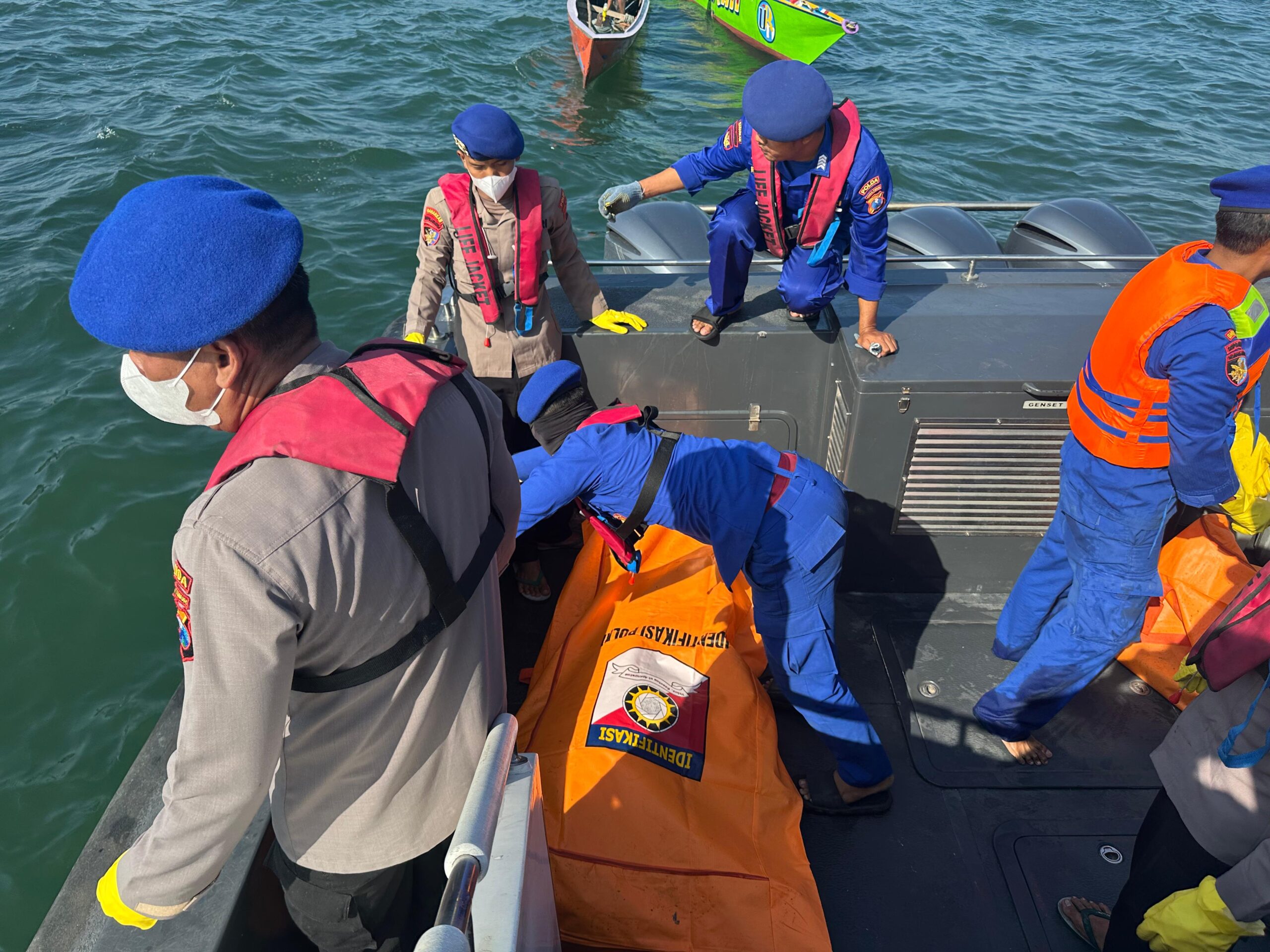 Update Laka Laut di Pasuruan: Tim SAR Ditpolairud Polda Jatim Kembali Berhasil Evakuasi 2 Korban Meninggal di Perairan Lekok