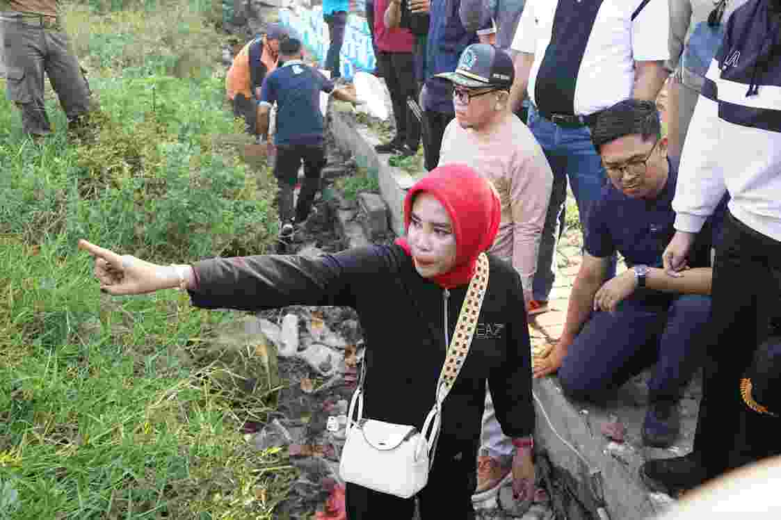 Wakil Bupati Sidoarjo Pimpin Kerja Bakti Bersama Ribuan Siswa SMAN 2 Sidoarjo
