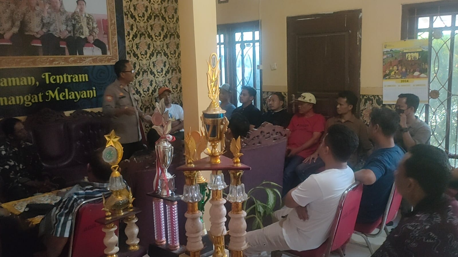 Polisi Tenangkan Warga Kepohagung, Kantor Desa di Tuban Tak Jadi Disegel
