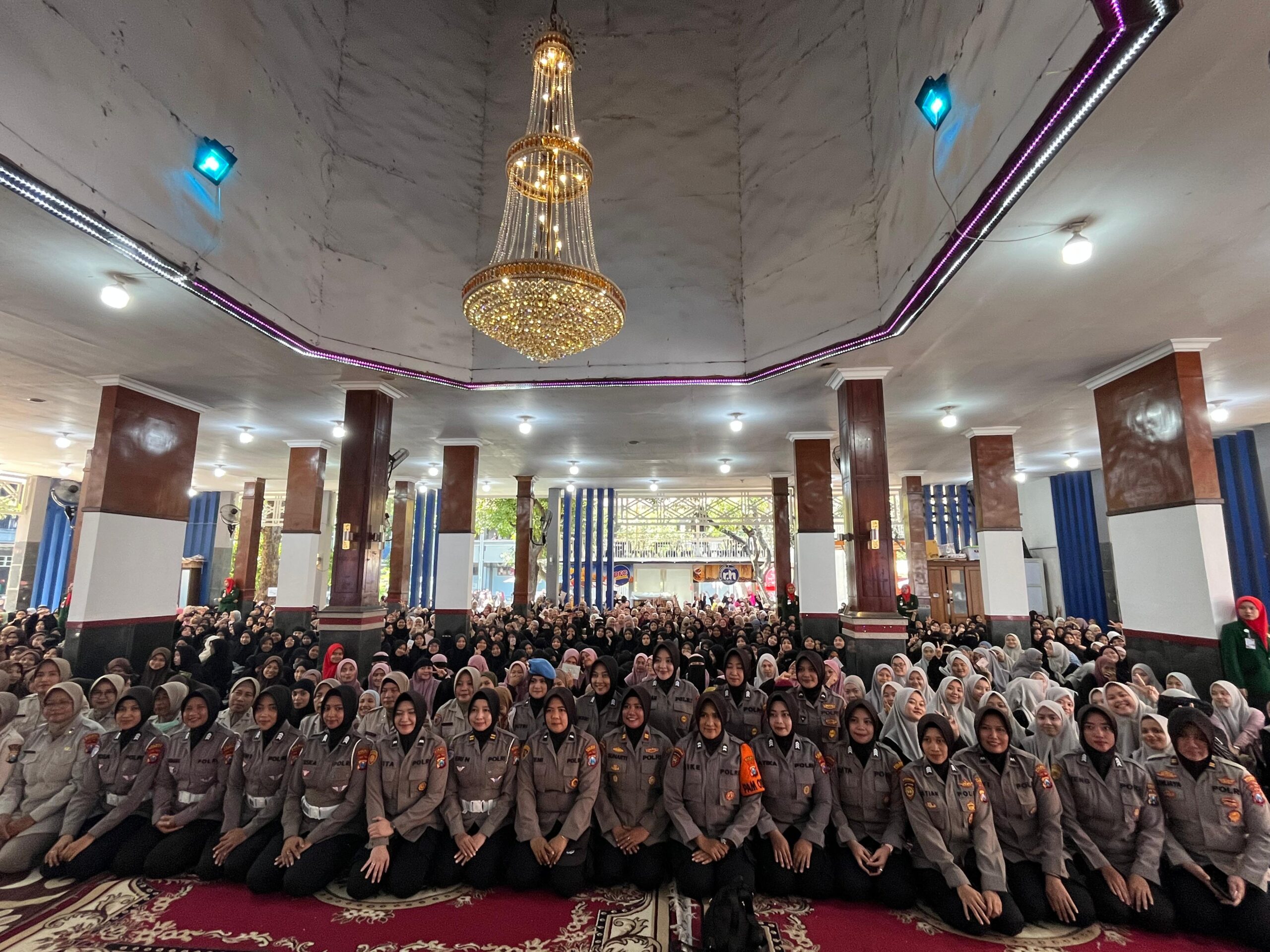 Polwan Polres Pasuruan Berikan Edukasi Keselamatan dan Pencegahan Kekerasan Asusila kepada Santri