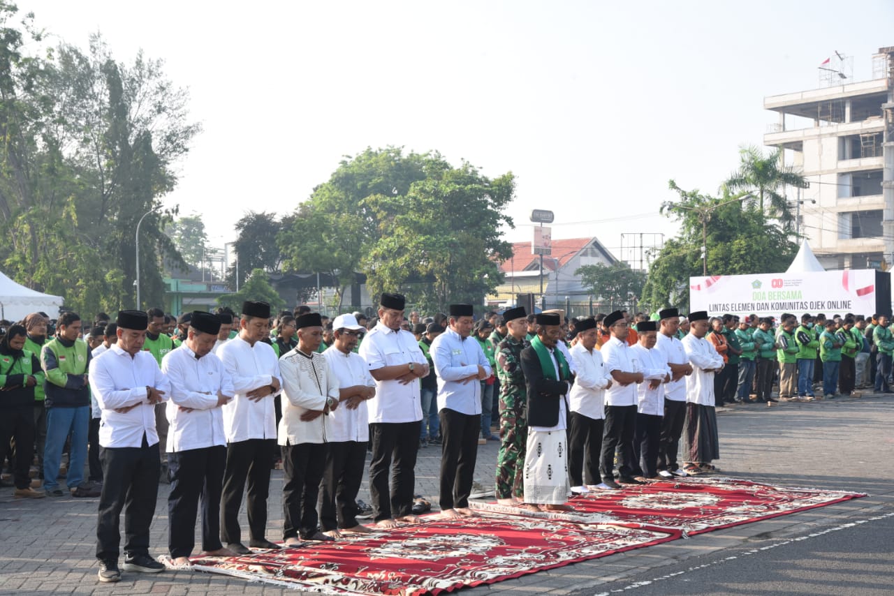 Ribuan Ojek Online Gelar Doa Bersama, Bupati  Ajak Ojol Jaga Sidoarjo