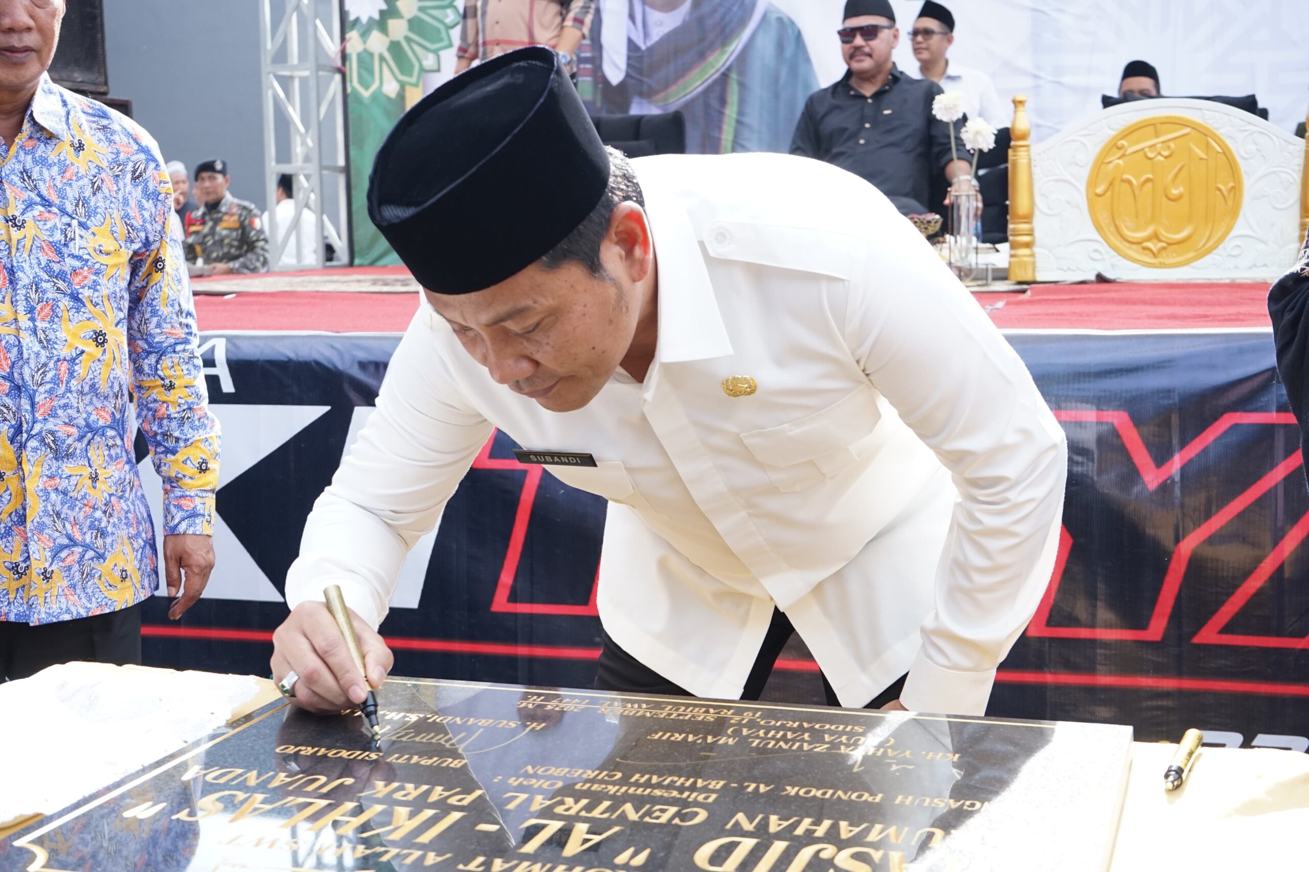 Resmikan Masjid Al-Ikhlas Juanda, Bupati Subandi Ajak Masyarakat Jaga Persaudaraan dan Perdamaian Umat