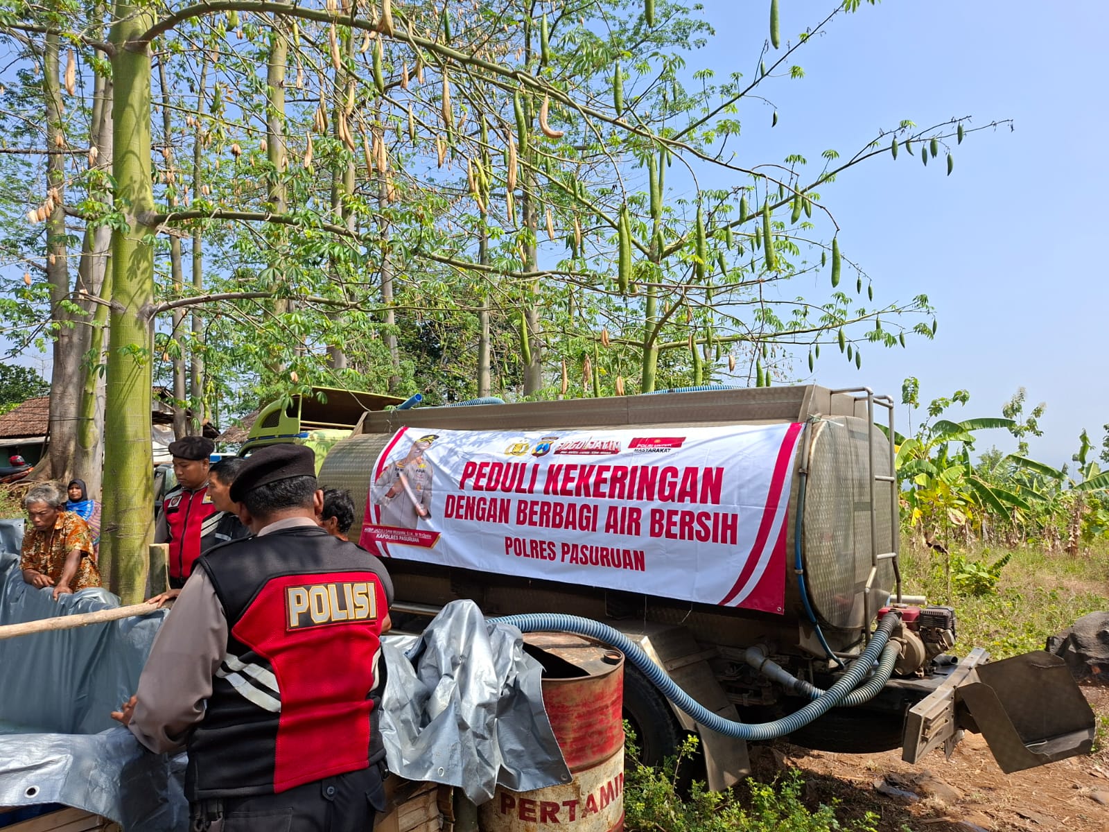 Sejumlah Desa Terdampak Kekeringan Polres Pasuruan Salurkan Bantuan Air Bersih untuk Warga Winongan
