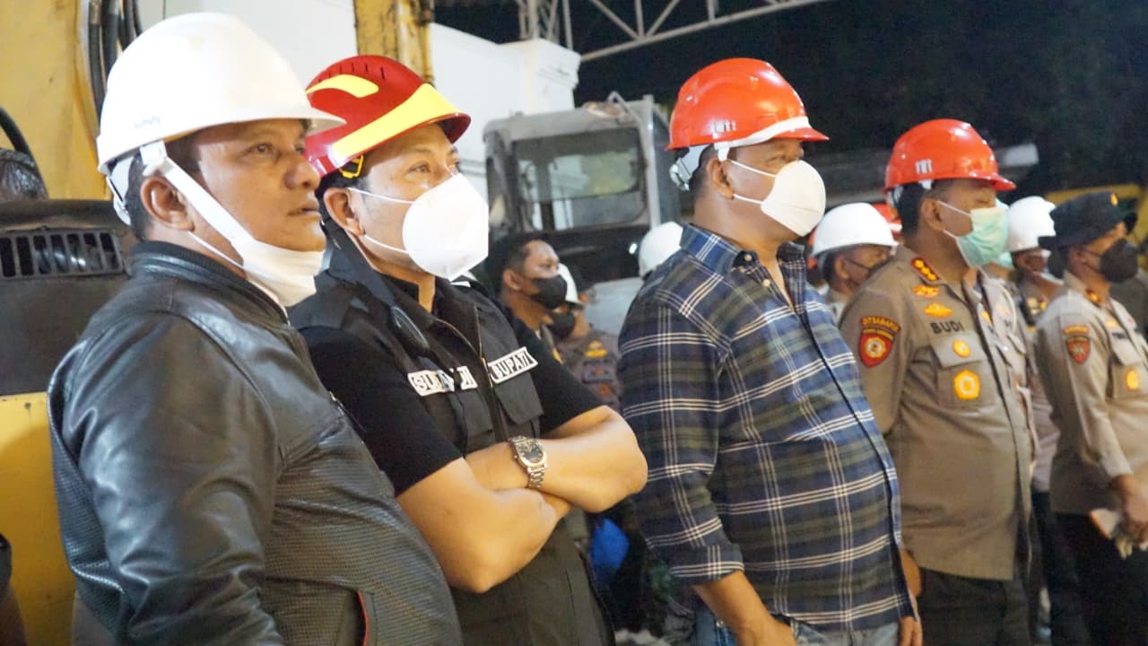 Cari Korban di Reruntuhan Ponpes Al Khoziny, Bupati Sidoarjo: Alhamdulillah, Proses Evakuasi Membuahkan Hasil
