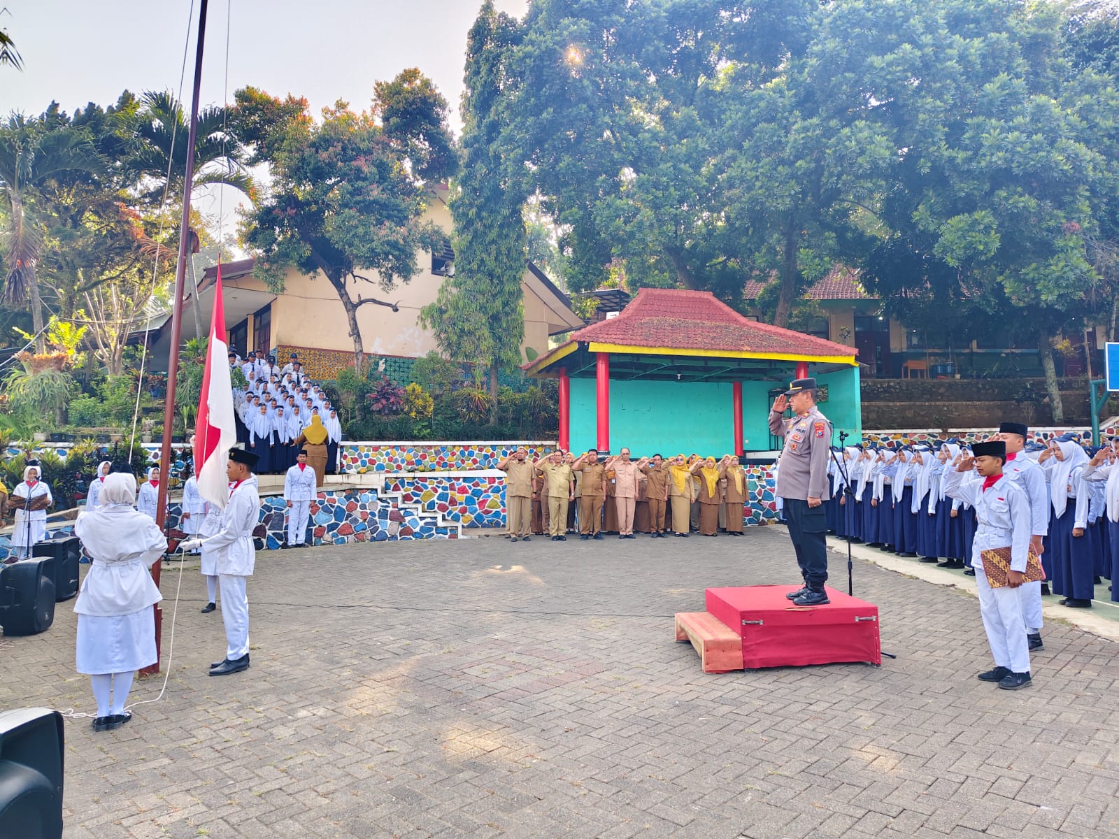 Kapolsek Purwodadi Jadi Pembina Upacara di SMPN 1 Purwodadi, Seru Pelajar Jauhi Narkoba