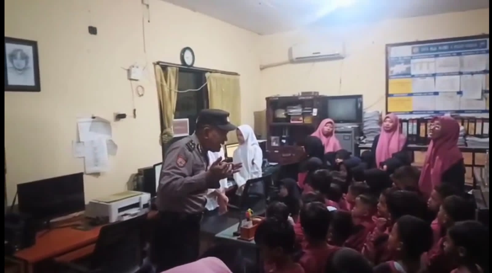 Polsek Pandaan Terima Kunjungan TK Al-Falahiyah, Anak-Anak Belajar Dekat dengan Polisi