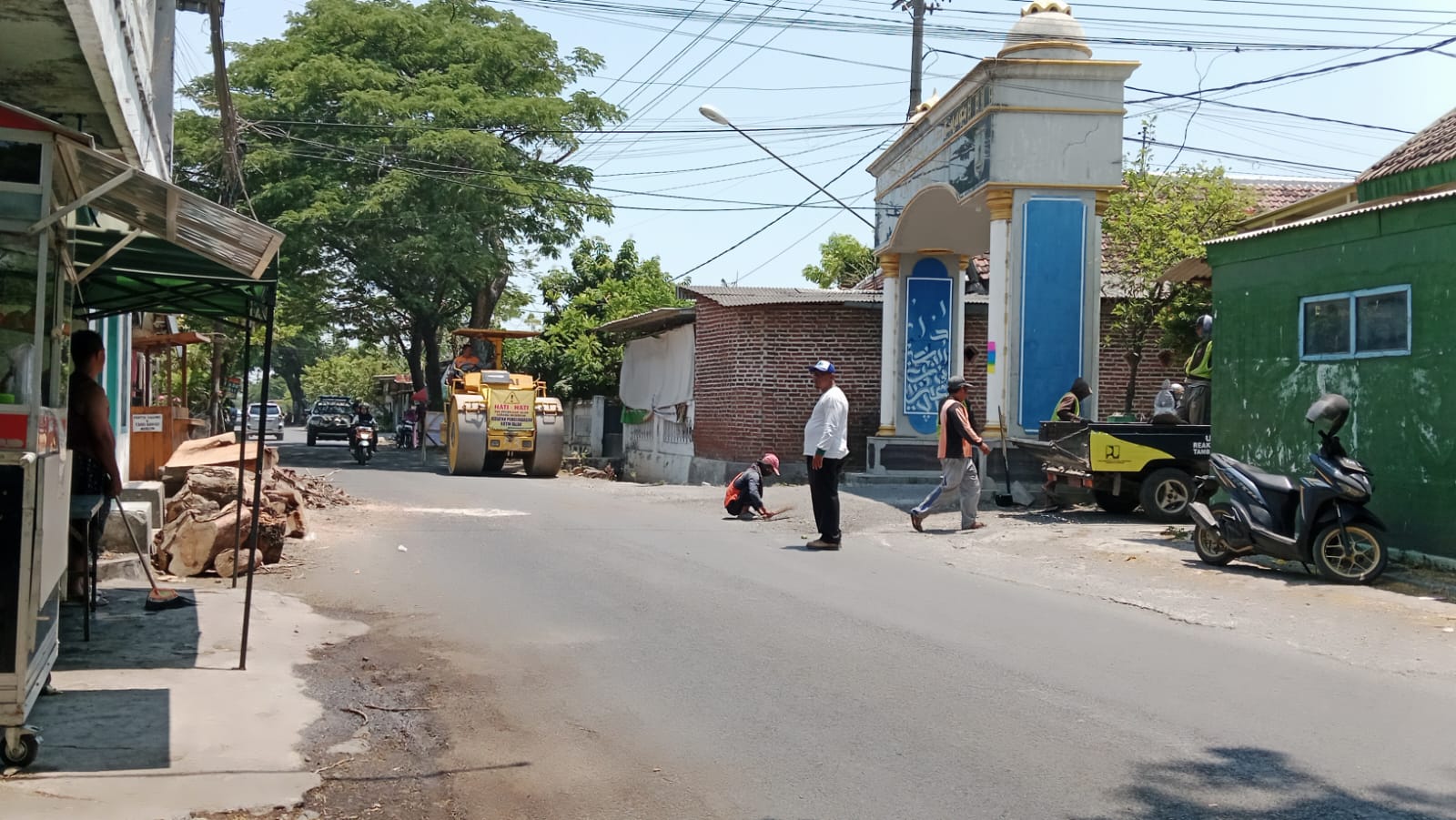 Senyum Lebar Masyarakat Kecamatan Rembang Terlaksananya Perbaikan Jalan Yang Dilakukan Dinas Bina Marga Kabupaten Pasuruan
