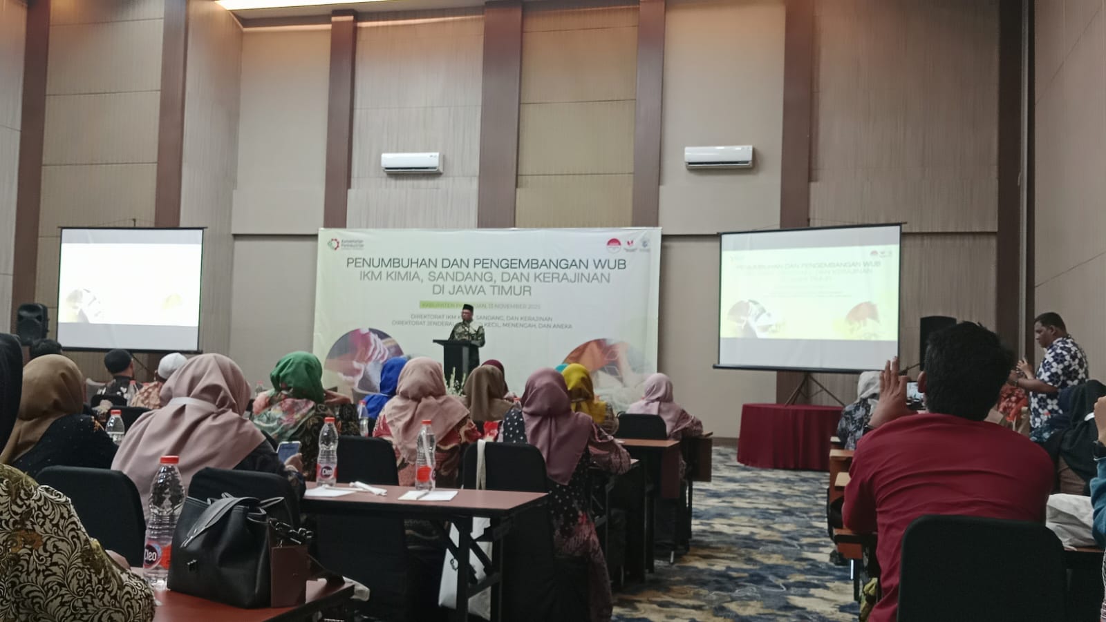 Disperindag Hadiri Seminar Kementrian Perindustrian : Penumbuhan Dan Pengembangan WUB IKM Kimia, Sandang dan Kerajinan Di Jawa Timur