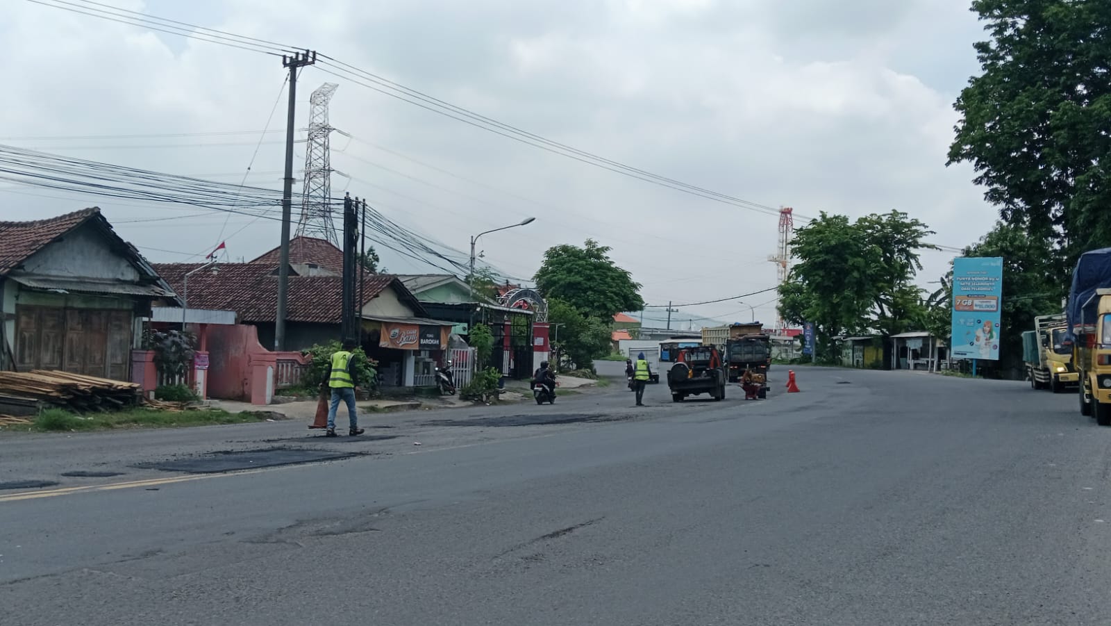 Gerak cepat Dinas Bina Marga Lakukan Tambal Sulam Jalur Pasuruan – Mojokerto