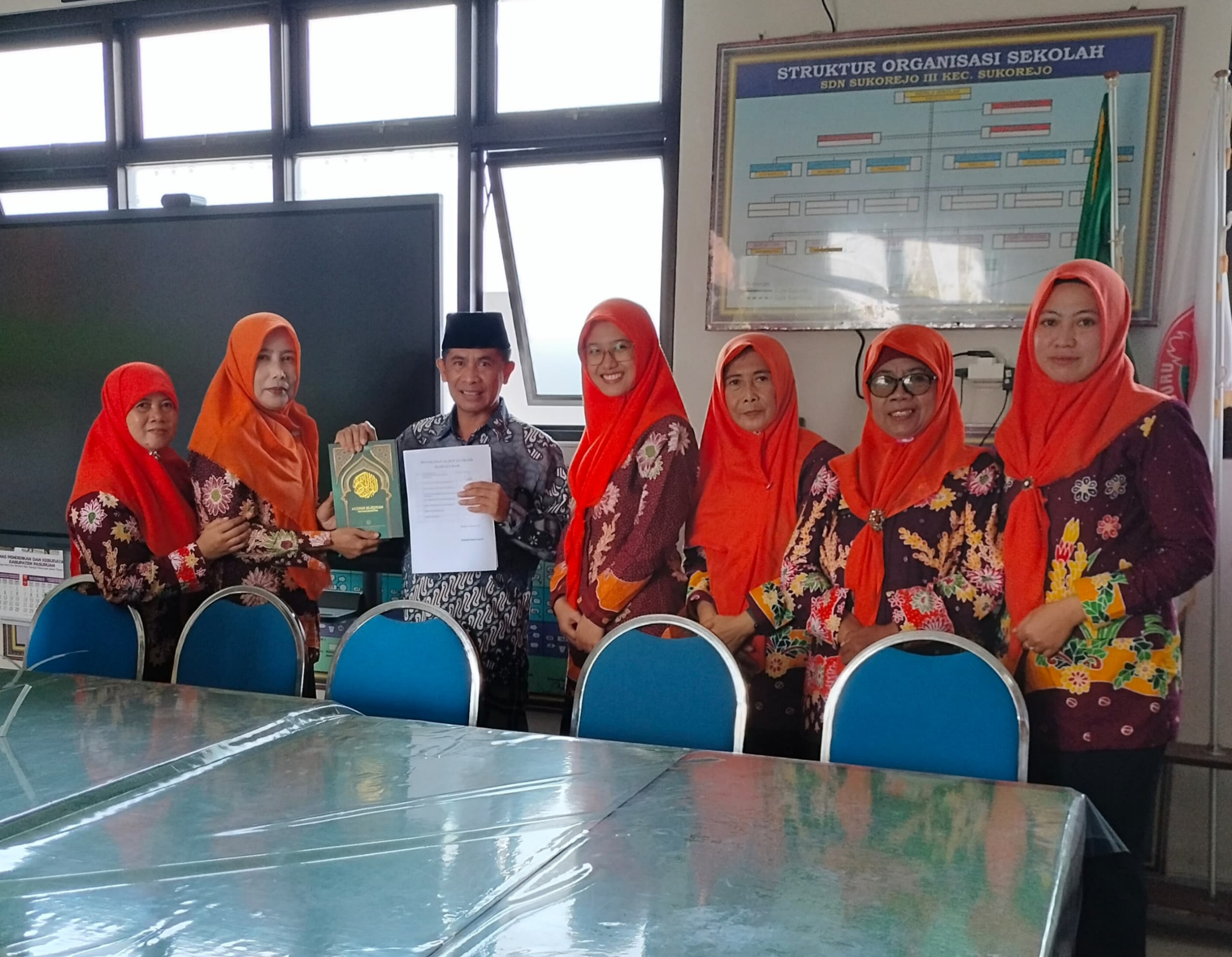 Gus Hamzah Pujiono Bagikan Ribuan Alquran Gratis untuk Lembaga Pendidikan di Pasuruan