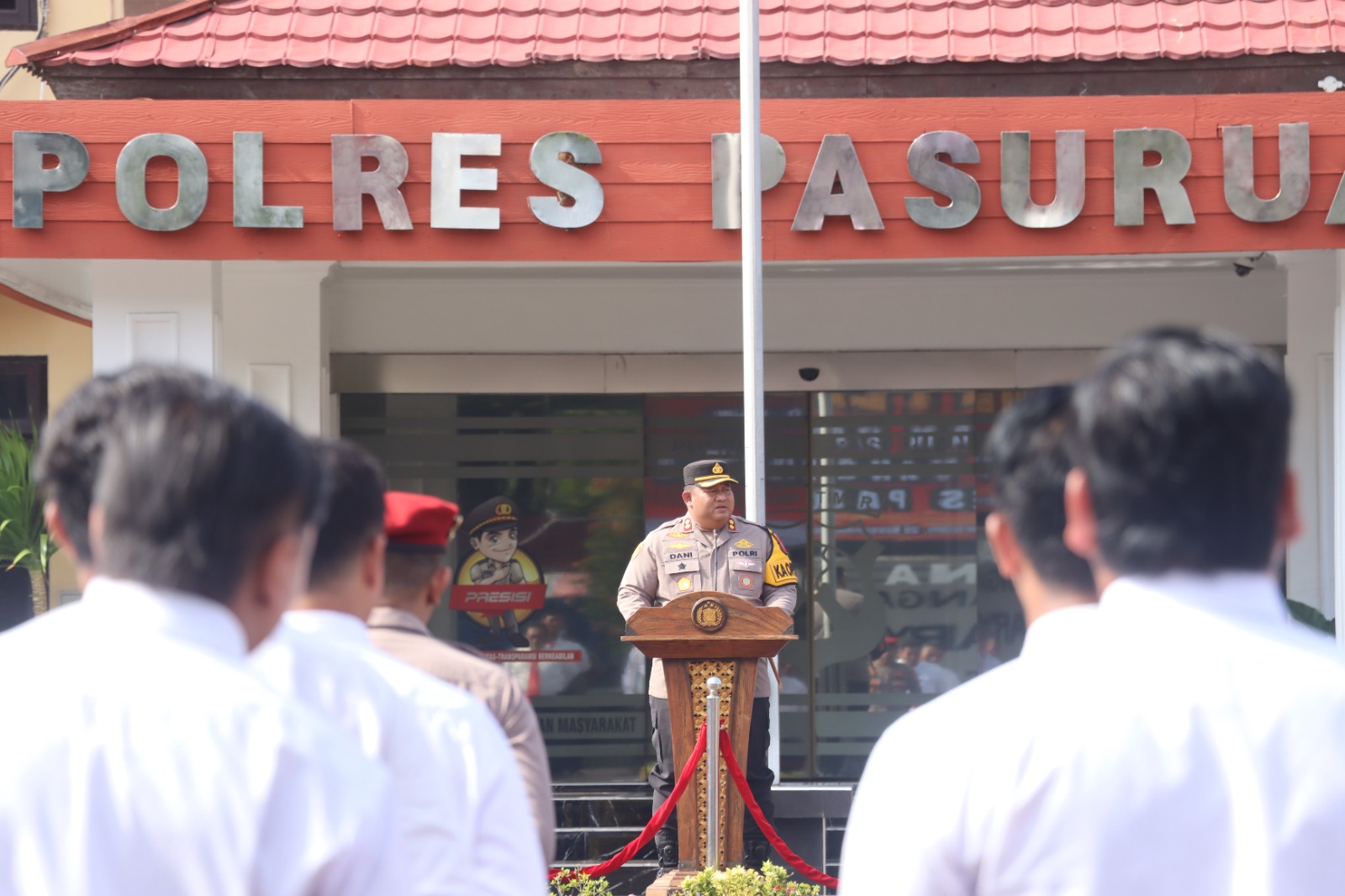 Kapolres Pasuruan Berikan Penghargaan dan Hadiah Umrah kepada Anggota Berprestasi