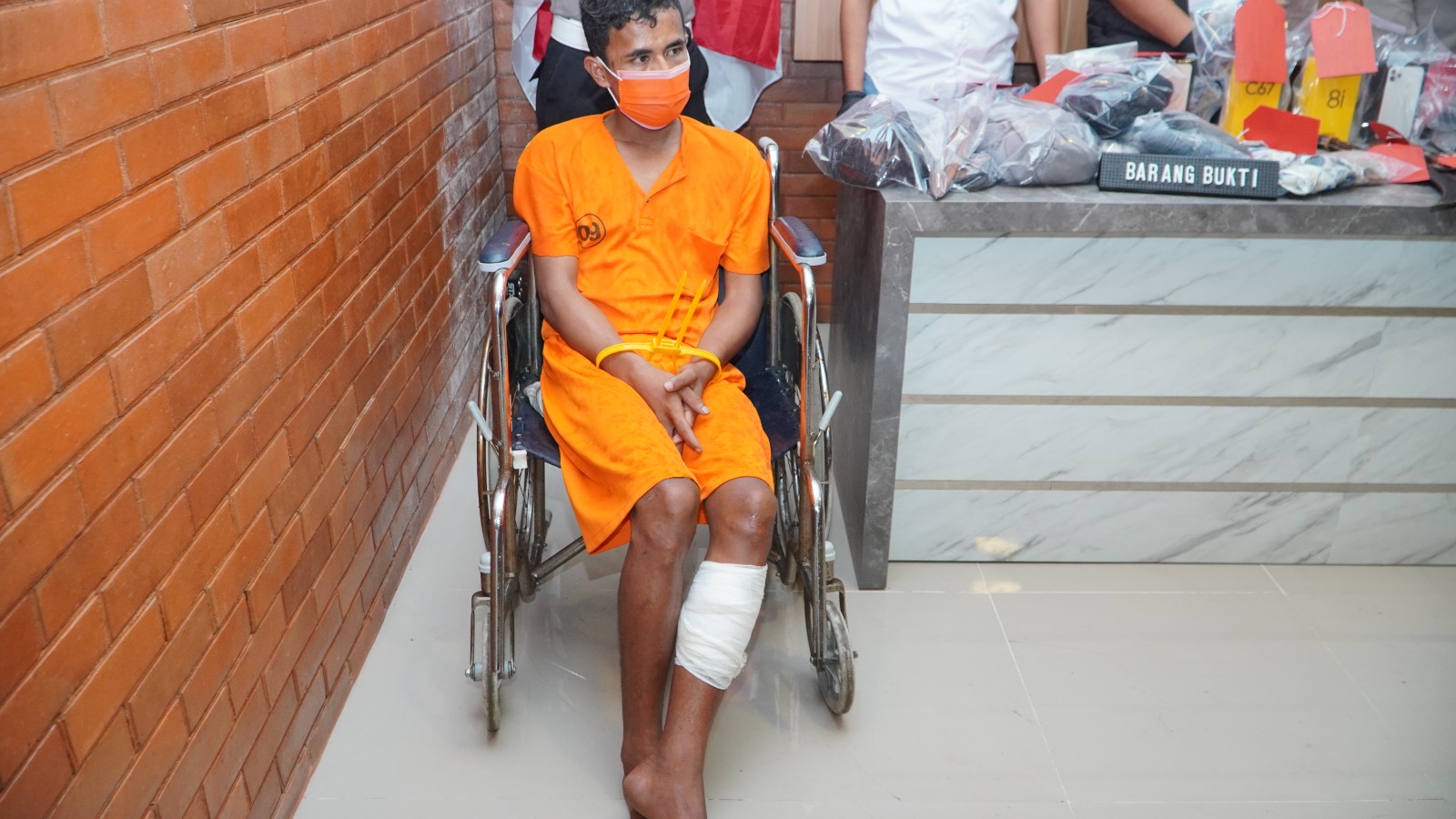 Lempar Bondet dan Ancam Warga dengan Celurit, Pria Pasrepan Diringkus Polisi