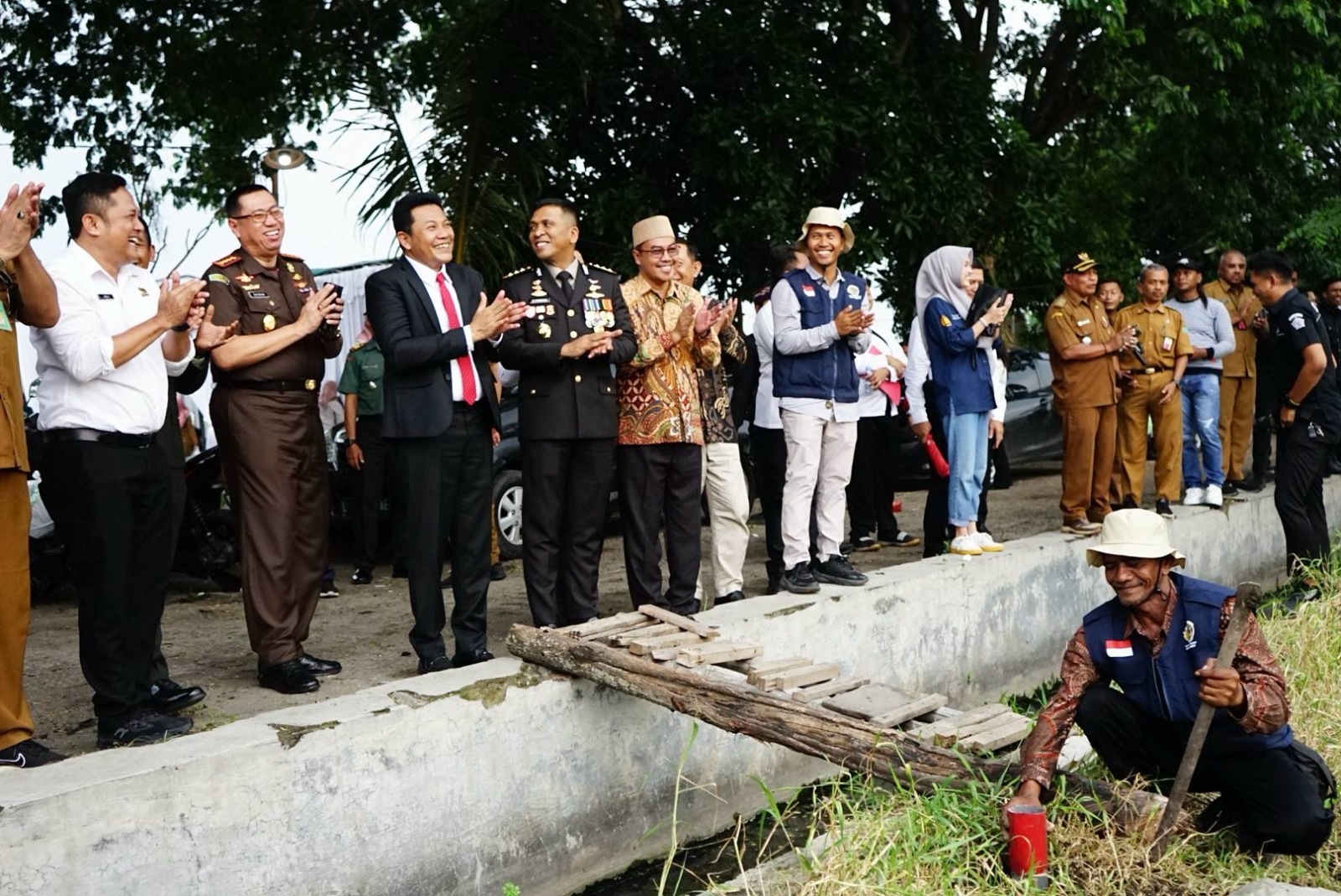 Lewat PTSL dan GEMAPATAS. Bupati Sidoarjo Ajak Warga Tertibkan Aset Tanah
