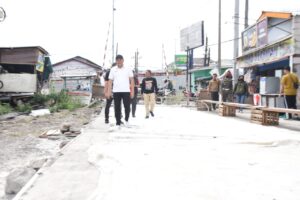 Bupati Subandi tinjau jalan