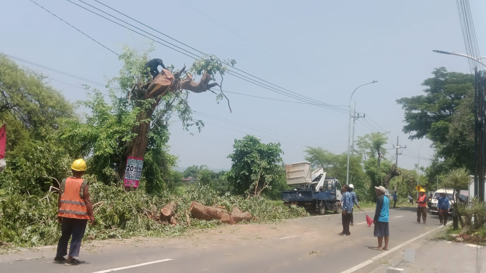Sigap Jelang NATARU Pemkab Pasuruan Lalui Dinas Bina Marga : Rubah Jalan Gelap Jadi Terang Bersih Di Kenep