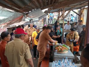 Kunjungan Bupati Rusdi ke Pasar Gondalg Legi