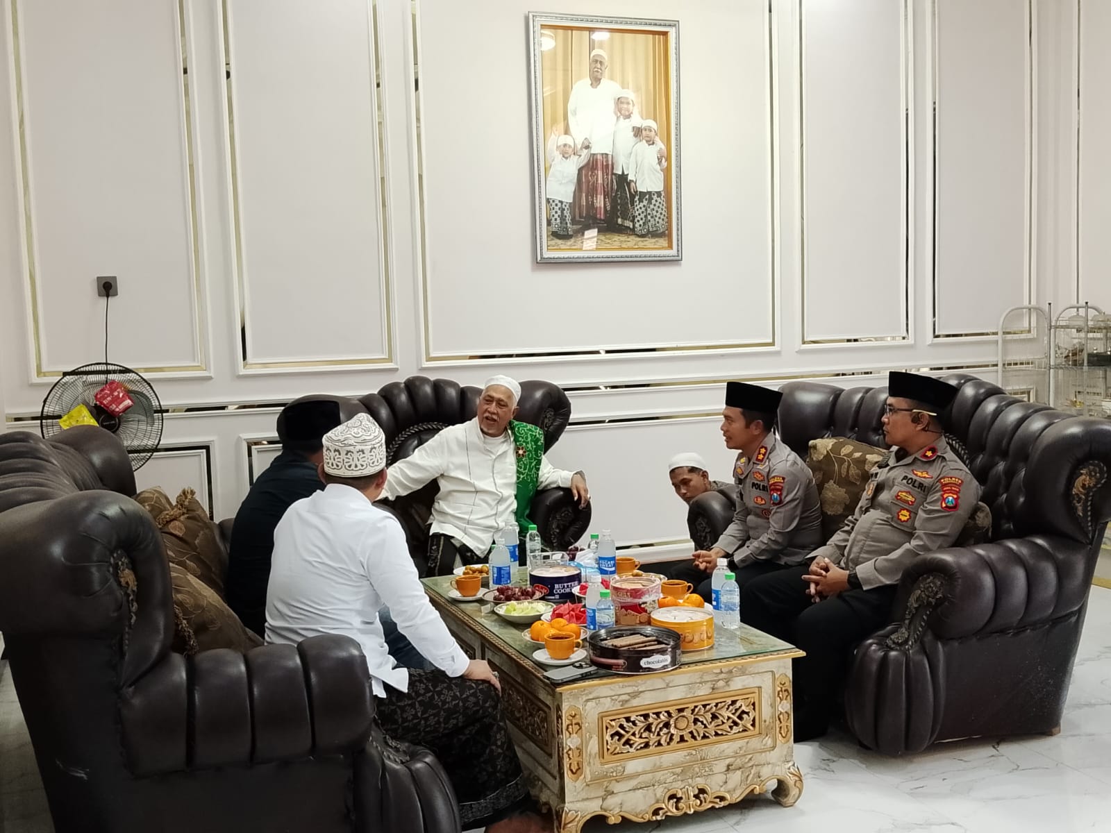 Kapolres Pasuruan Jalin Silaturahmi dengan Pengasuh Ponpes Sidogiri