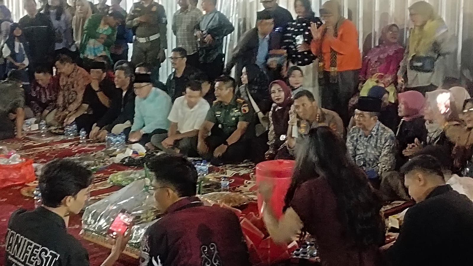 Peringatan Hari Jadi Kabupaten Sidoarjo, Wabup Mimik Ngajak Makan Bareng Warga Sidoarjo di Alun-alun Sidoarjo