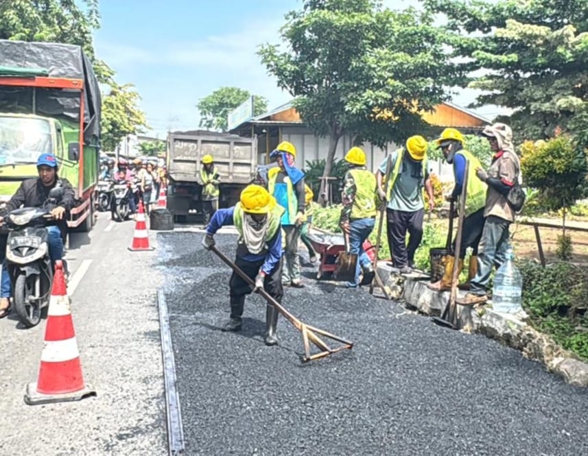 Tingkatkan Kenyamanan Warga, H.Subandi Kebut Perbaikan Jalan di Tulangan, Candi dan Porong