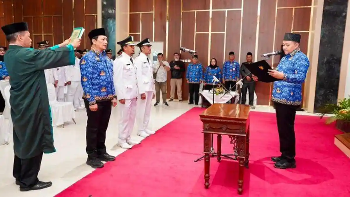 Bupati pasuruan rusdi sutejo usai melantik 80 asn di jabatan terbarunya